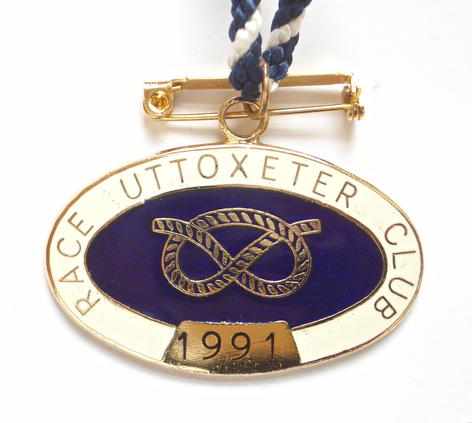 1991 Uttoxeter horse racing club badge