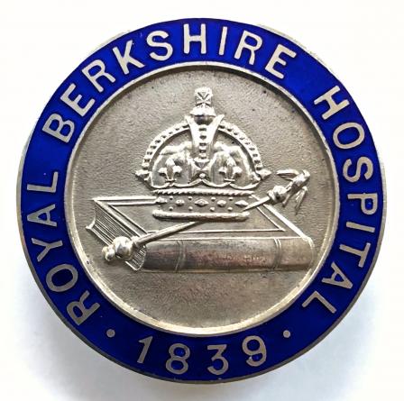 Royal Berkshire Hospital 1927 hallmarked silver nurses badge