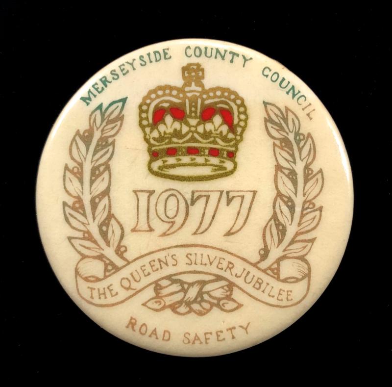 Queen Elizabeth II 1977 Silver Jubilee Merseyside souvenir tin button badge