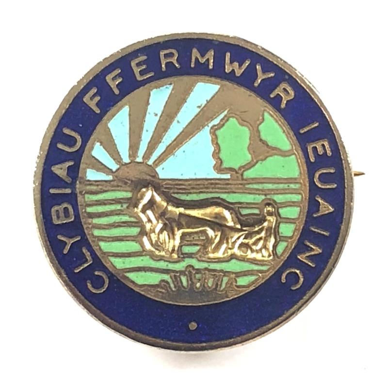 Clybiau Ffermwyr Ieuainc Young Farmers Club badge Wales