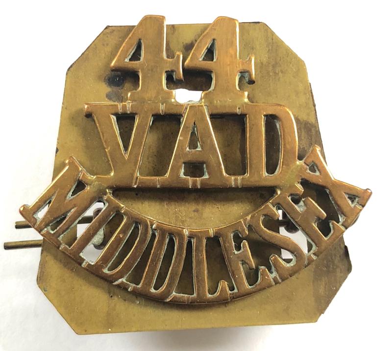 WW1 Voluntary Aid Detachment 44 VAD Middlesex brass shoulder title badge