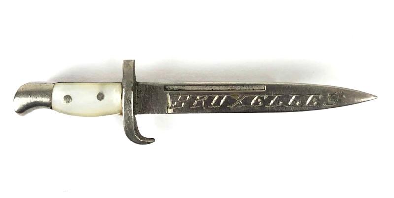 Bruxelles miniature bayonet pin badge 46mm.