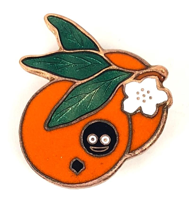 Robertsons pre war Golly orange fruit badge