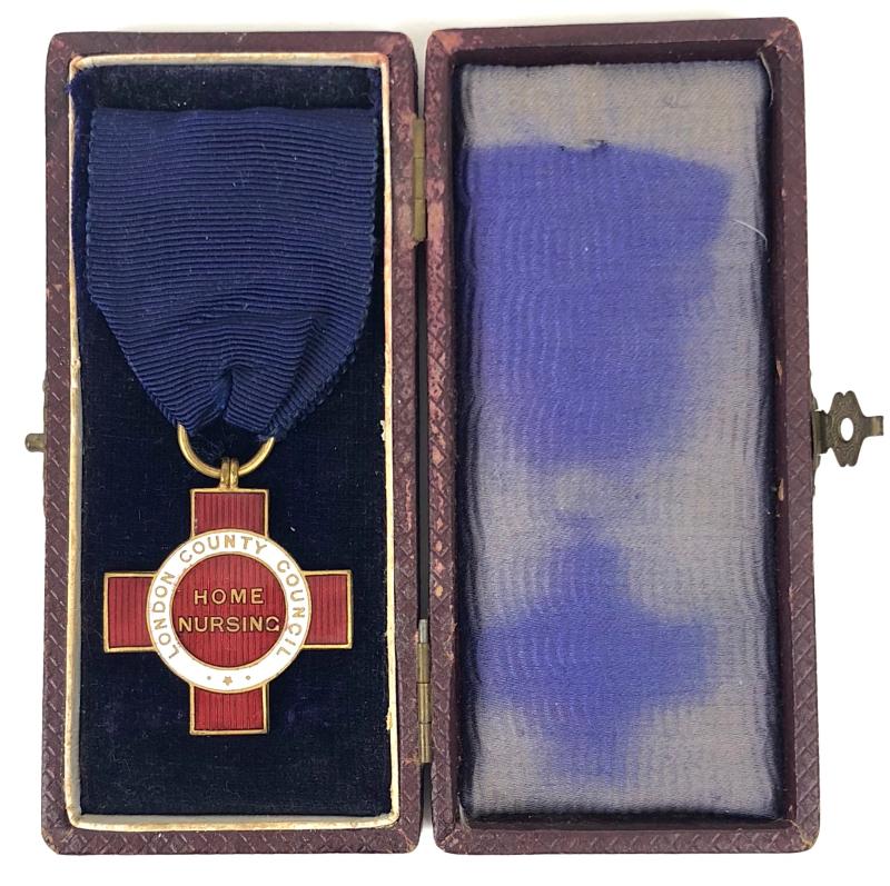 WW1 London County Council LCC Home Nursing Badge and Case