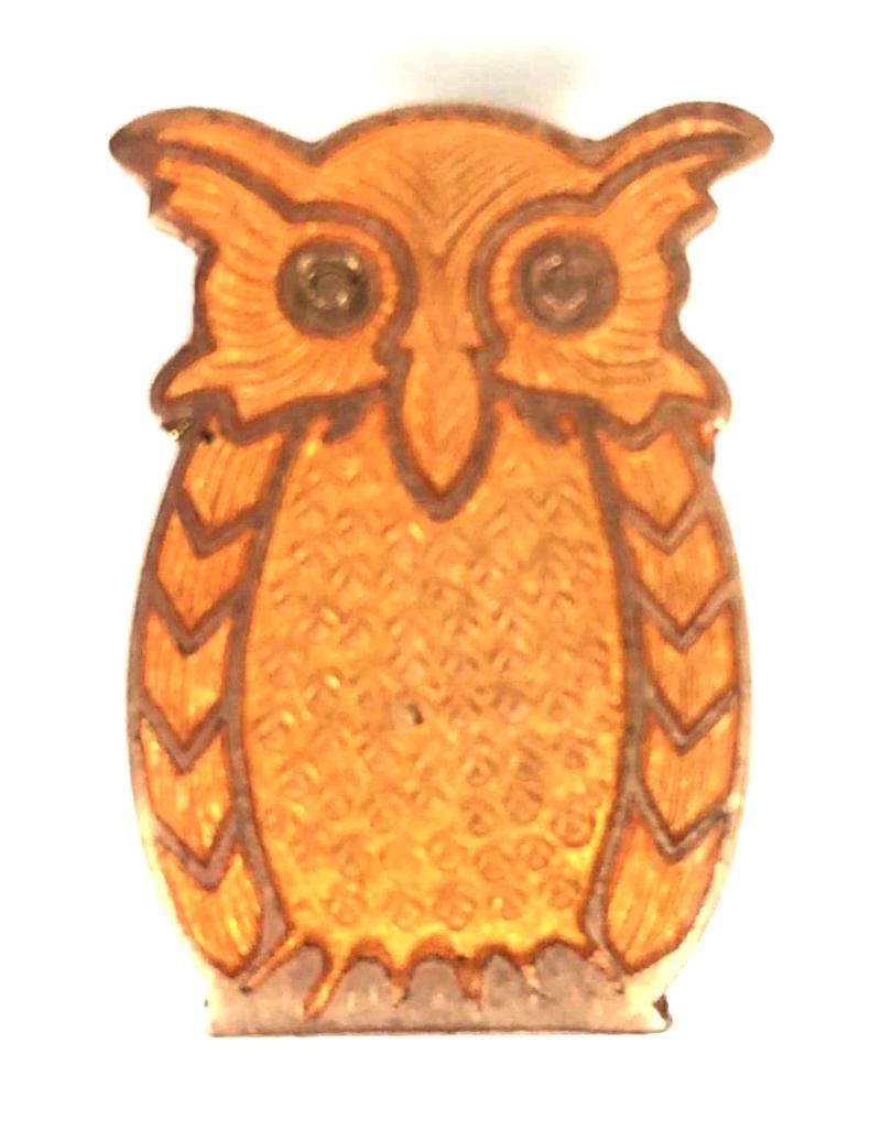 Girl Guides Tawny Owl assistant leader yellow translucent enamel badge