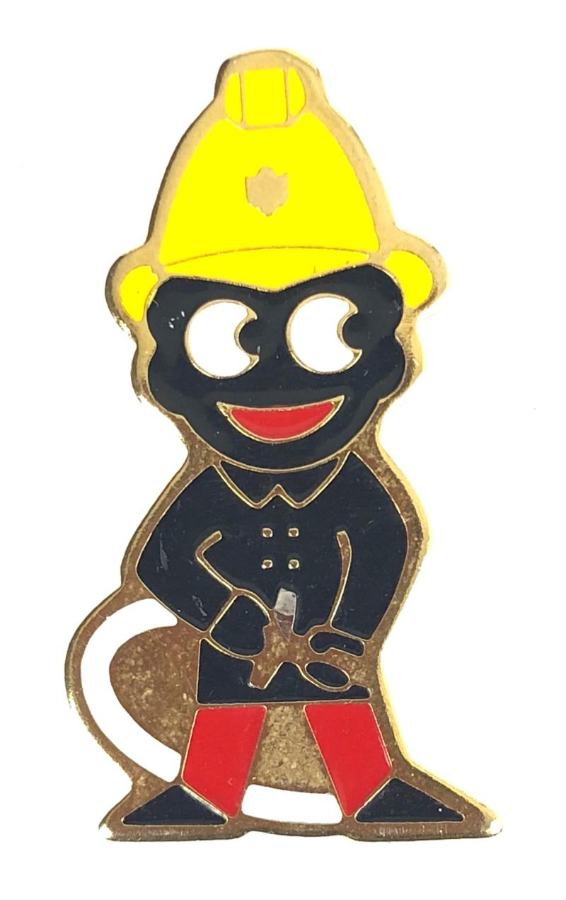 Robertsons 1980 Golly Fireman advertising badge short hose nozzle