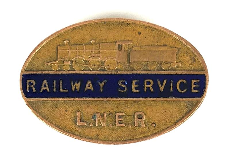 WW2 London & North Eastern Railway LNER war service PIN badge E98029