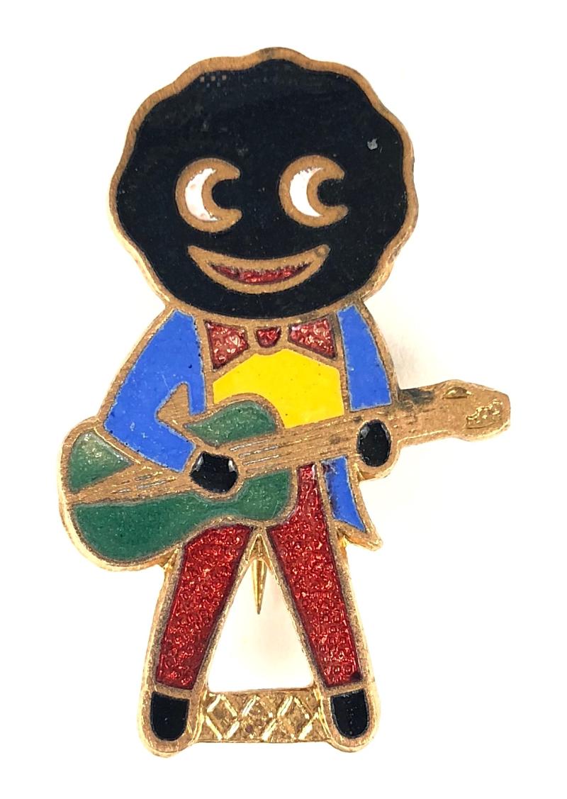 Robertsons 1970s Golly guitarist advertising badge R.E.V.Gomm