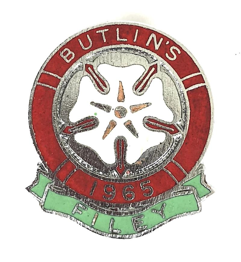 Butlins 1965 Filey Holiday Camp Yorkshire Rose badge