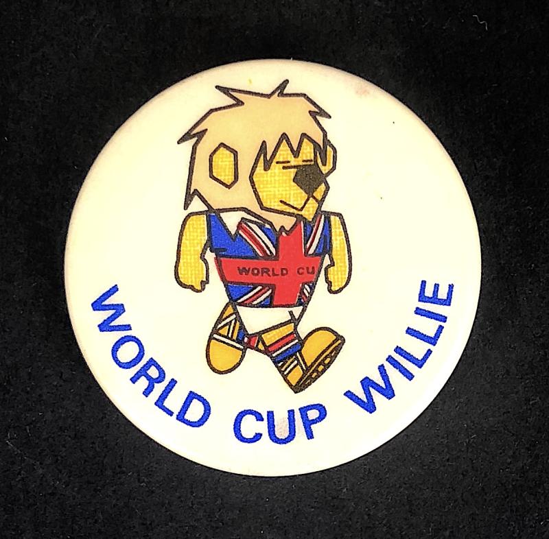 World Cup Willie 1966 lion mascot tin button badge
