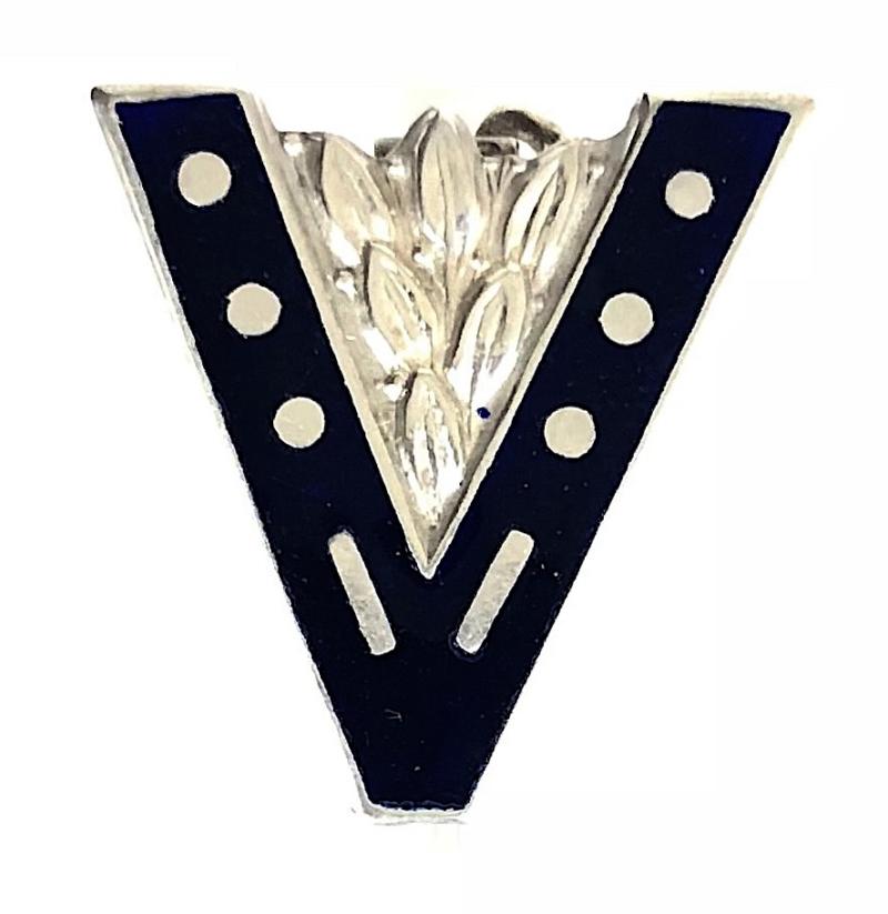 WW2 Churchills V For Victory patriotic silver & enamel home front badge