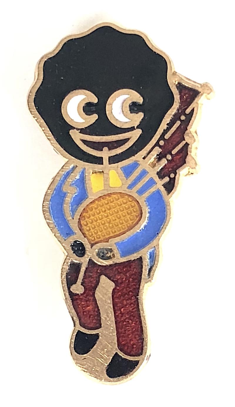 Robertsons 1970s Golly bagpiper advertising badge variant no maker