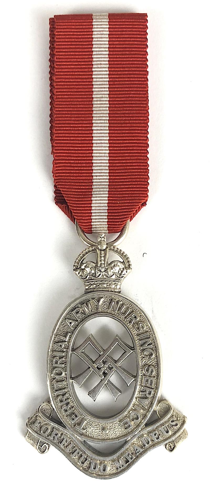 Territorial Army Nursing Service TANS 1931 silver tippet badge