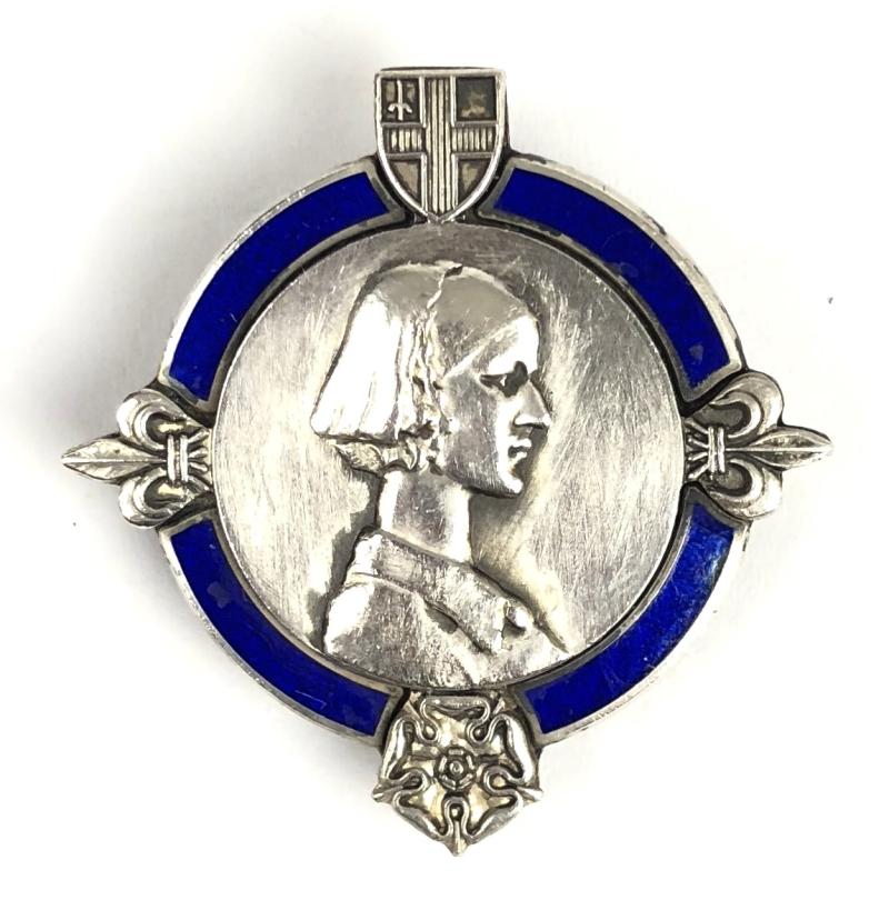 Nightingale School St Thomas Hospital SEN 1975 silver badge