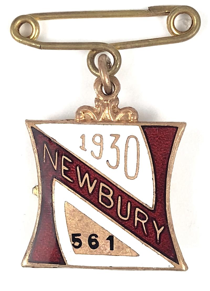 1930 Newbury Racecourse horse racing club ladies pin badge