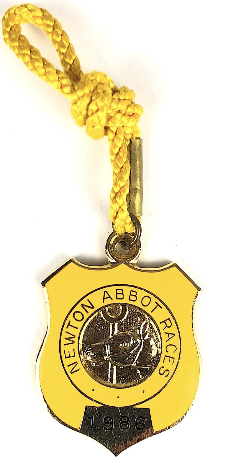 1986 Newton Abbot Races gentlemans horse racing club badge