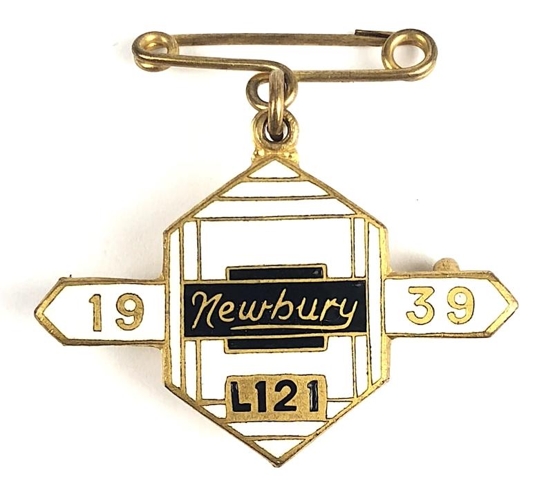 1939 Newbury Racecourse horse racing club pin badge