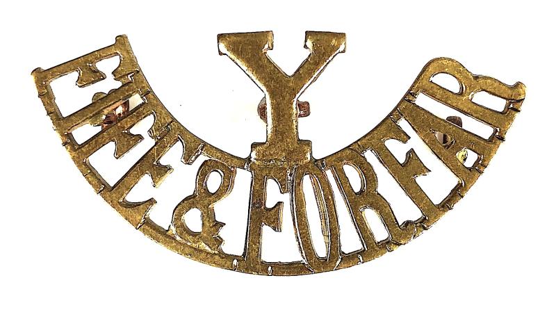 Fife and Forfar Yeomanry brass shoulder title badge
